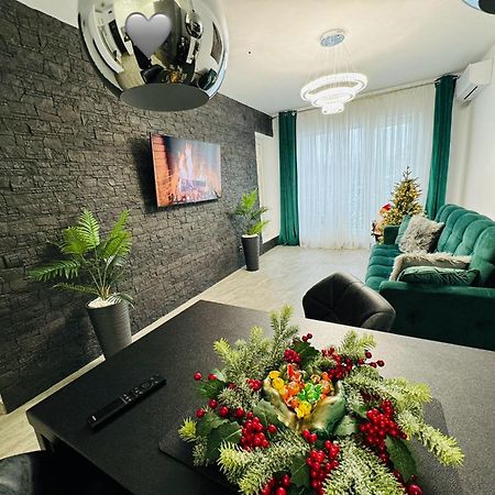 Aici Te Simti Ca Acasa Apartman Jászvásár Kültér fotó