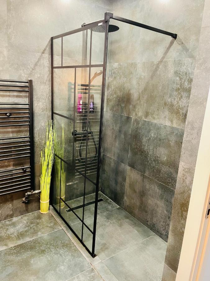Aici Te Simti Ca Acasa Apartman Jászvásár Kültér fotó